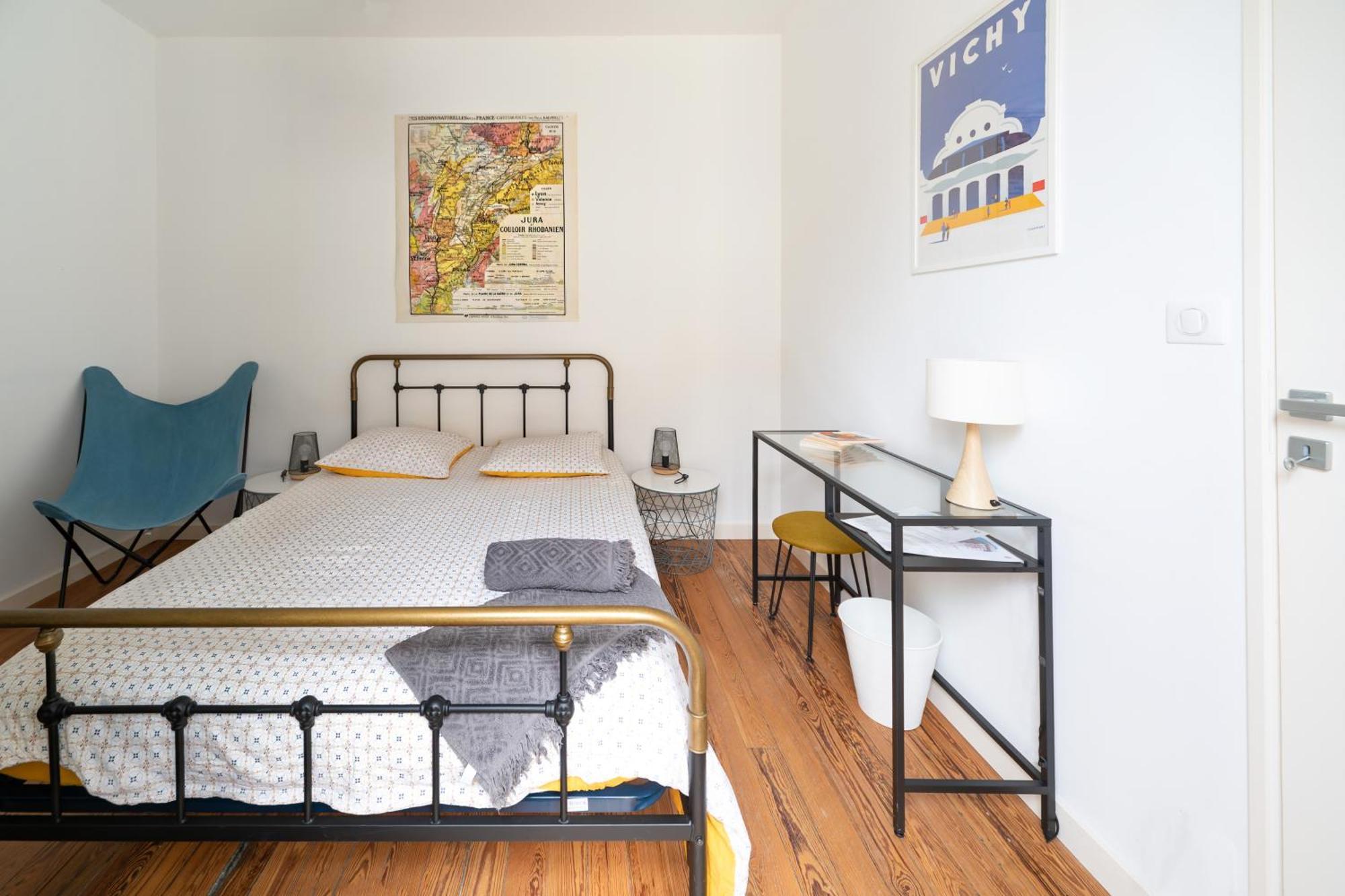 Grande Maison Vichy - Maison Ou Appartements En Centre Ville Room photo