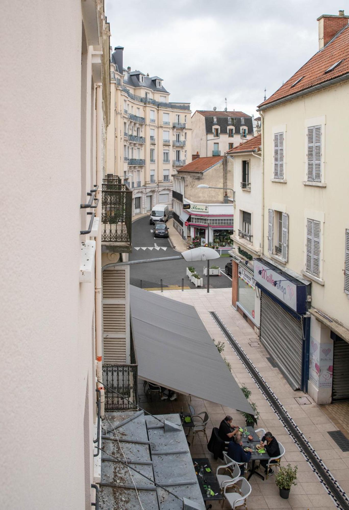 Grande Maison Vichy - Maison Ou Appartements En Centre Ville Room photo